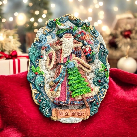Vintage Collectible Kris Kringle decorative 3D plate, hanging art 1996 - Picture 2 of 7